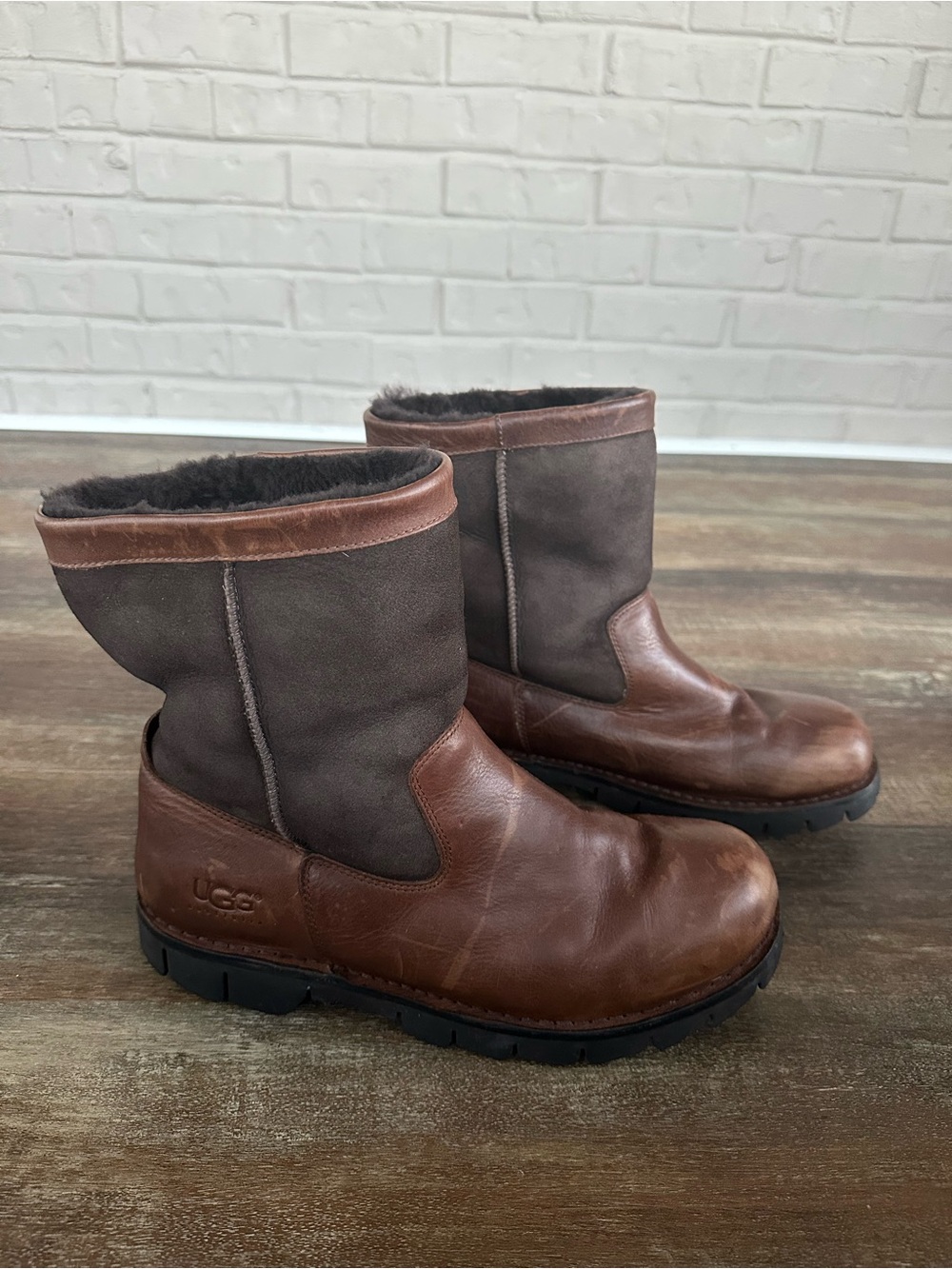 UGG Australia Beacon Sheepskin Lined Leather Boots Men's Size 13